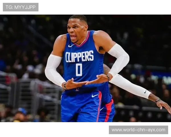 威少推反击瞬间加速,快船节奏明显提升 威少推反击瞬间加速,快船节奏明显提升